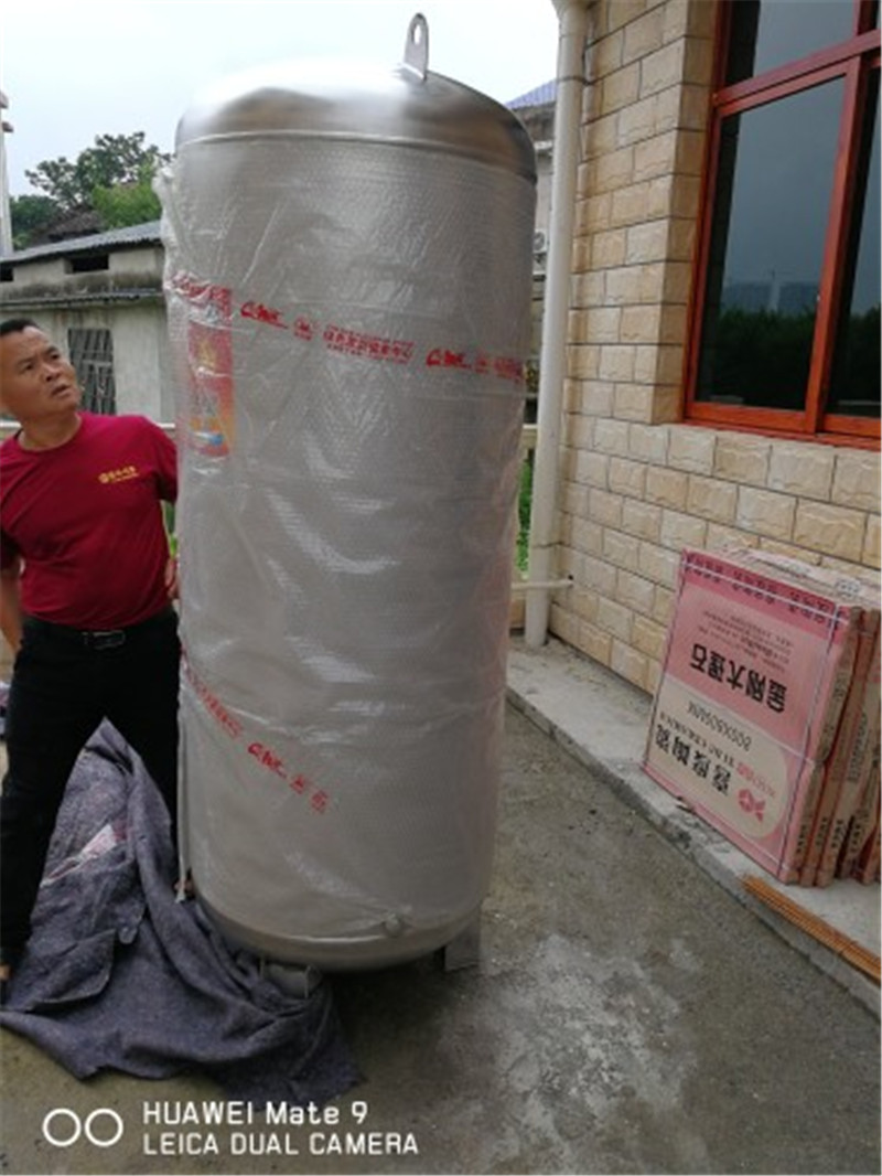 狀元雨無塔供水器壓力罐大罐安裝實拍